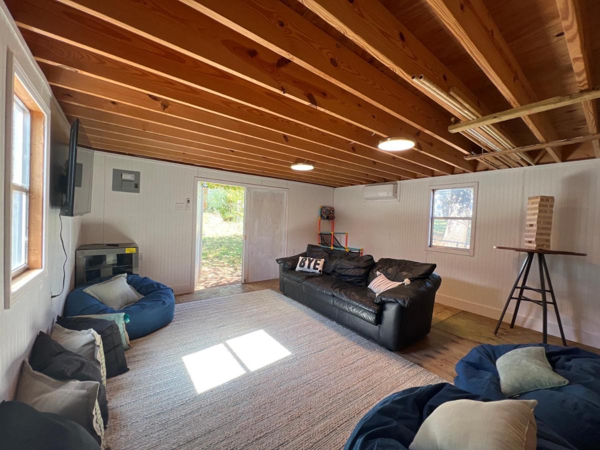 5Br 4B Huge Space With 2 Level Game Barn Greenville Exterior photo